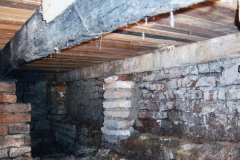Reconstruyendo pilares debajo del piso